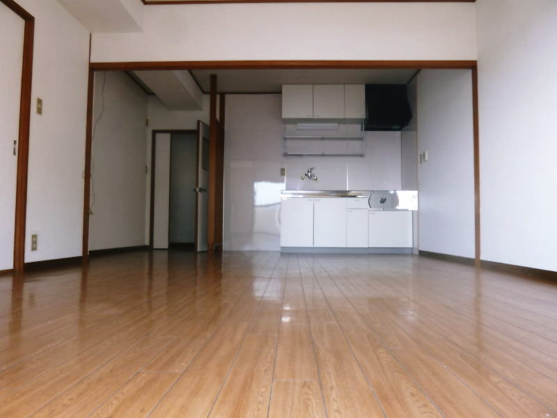 愛知県名古屋市千種区丘上町１丁目 リビング