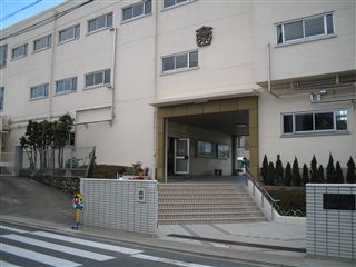 ジョウビアルビル 小学校
