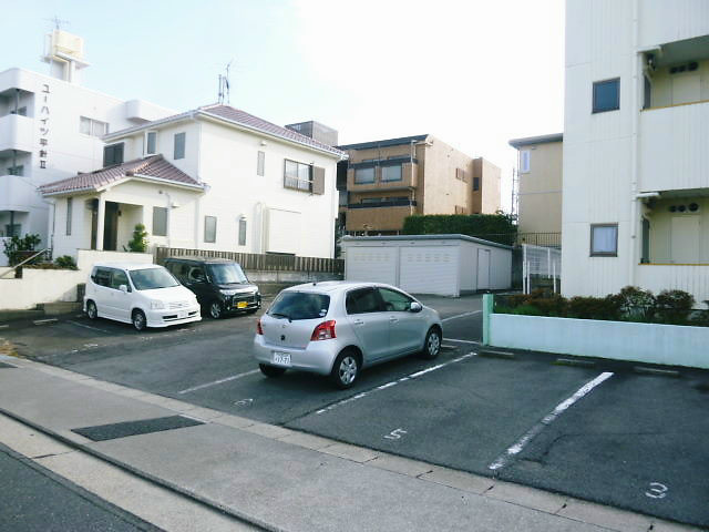 ブレイクスルー中平 駐車場