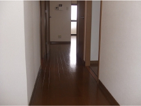 ラフォーレ若慎 玄関