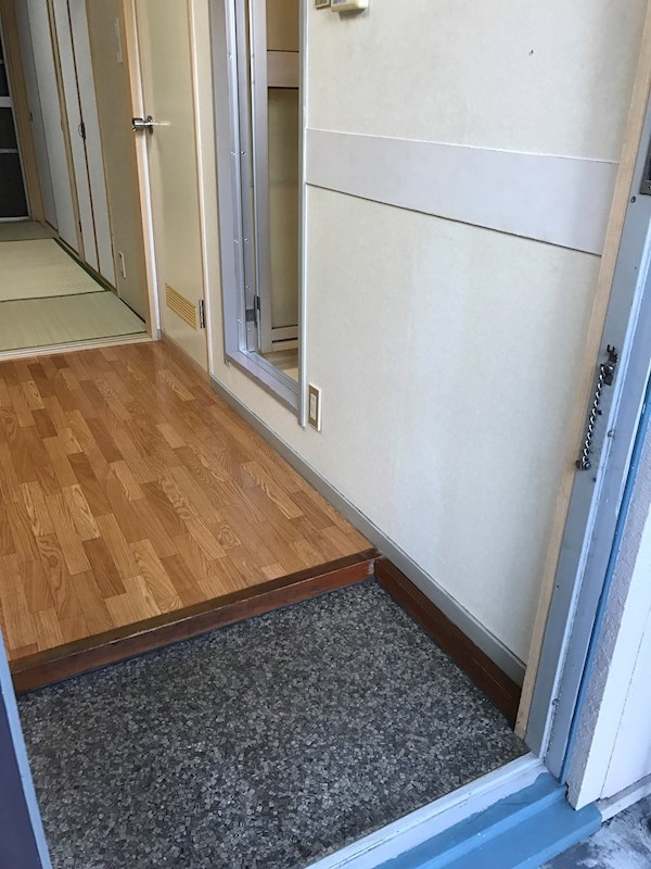 ドミール千種 玄関