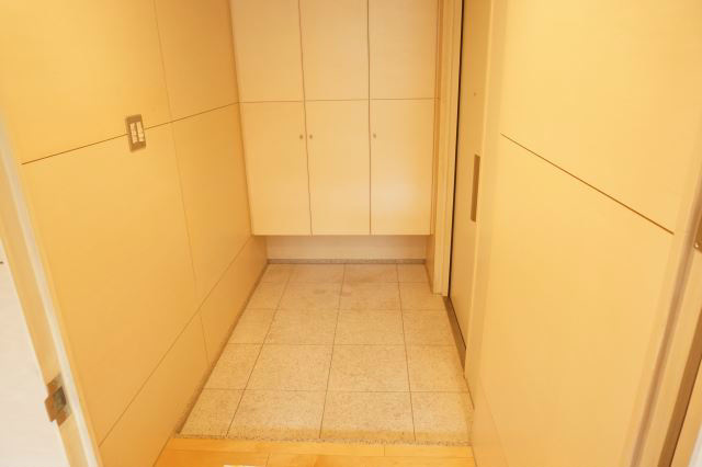 愛知県名古屋市千種区御棚町２丁目 玄関