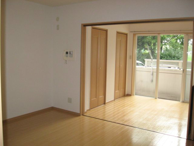 愛知県名古屋市西区中小田井２丁目 リビング