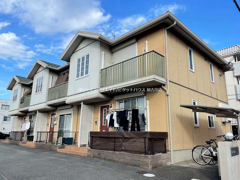玄関側。おしゃれな外観です！