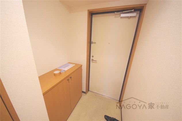 レージュ中根 玄関