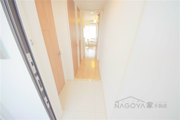 アデグランツ大須 玄関