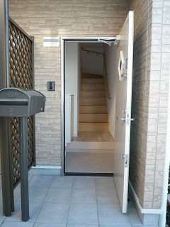 グランシャリオ(知立) 玄関