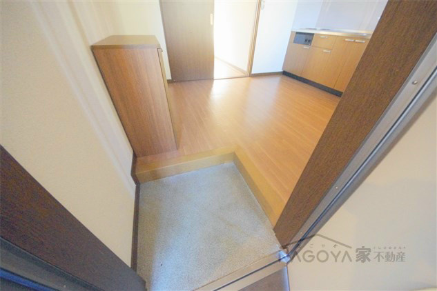 コーポリベルテ池下 玄関