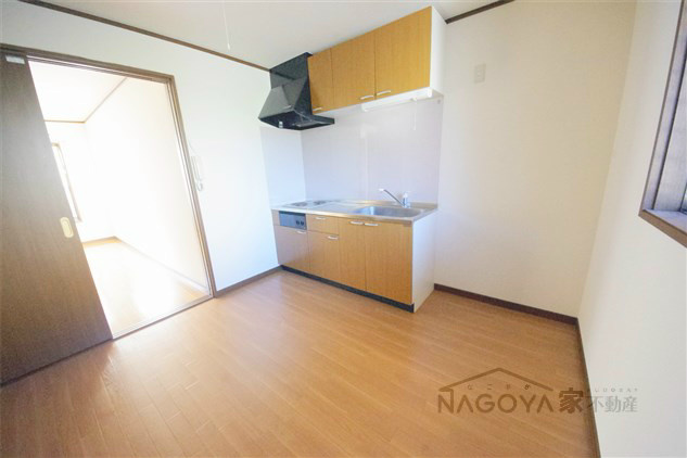 コーポリベルテ池下 リビング