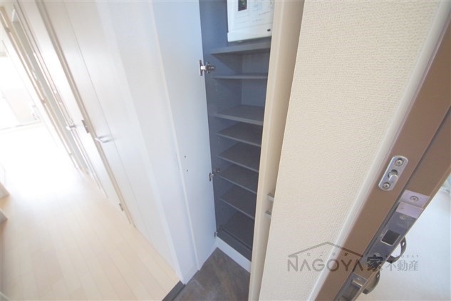 プレサンス名古屋STATIONビジュ 玄関