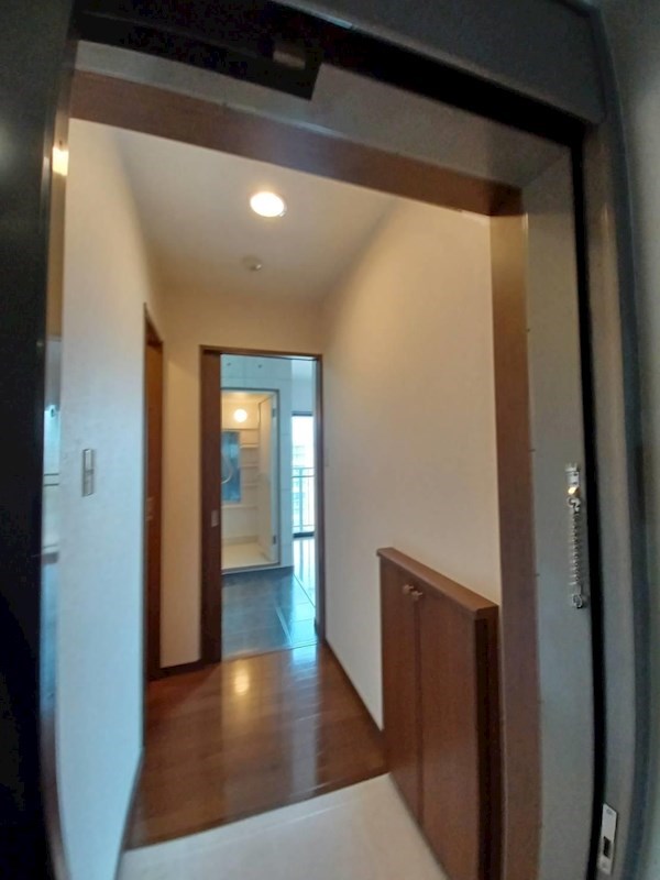 リ・ポーズ21 玄関