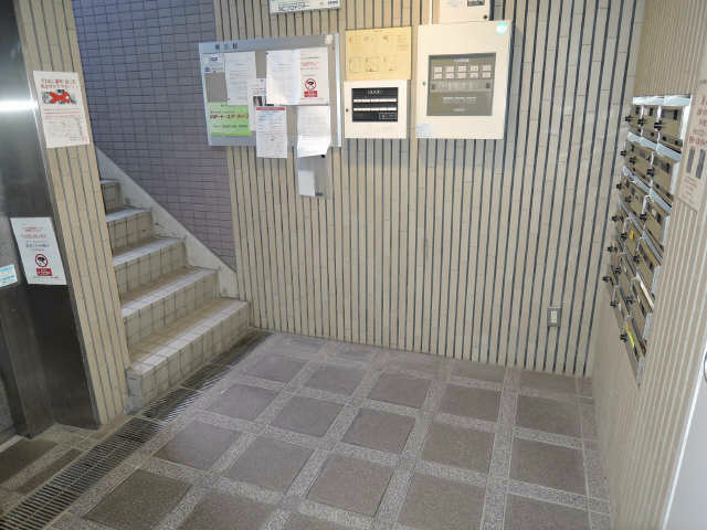 愛知県名古屋市昭和区川名町４丁目 エントランス
