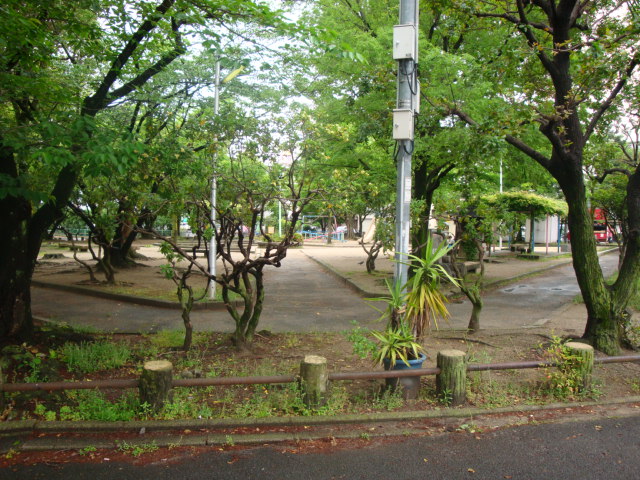 シャトー深草ファースト 公園