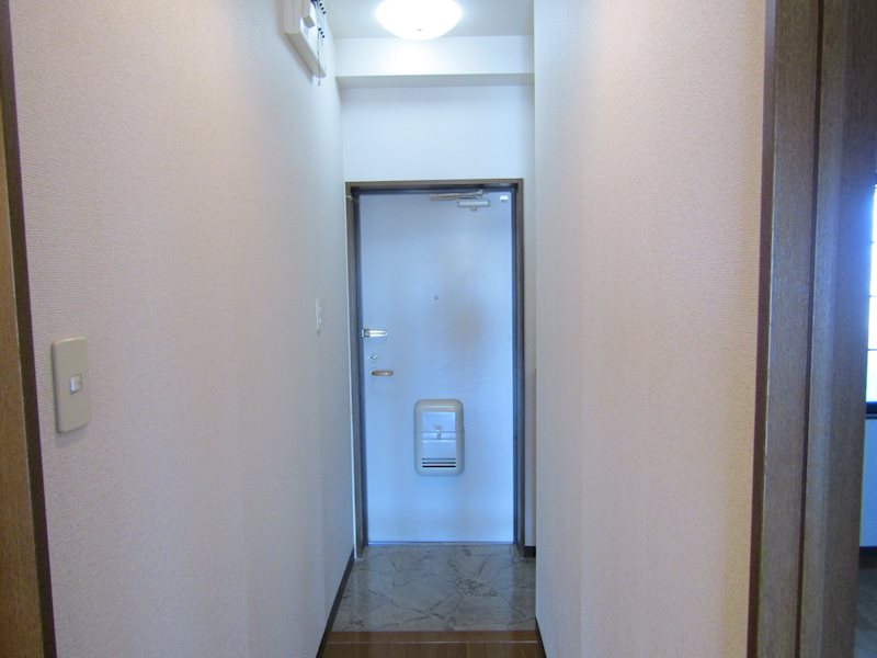 サプリーム新舞子 玄関