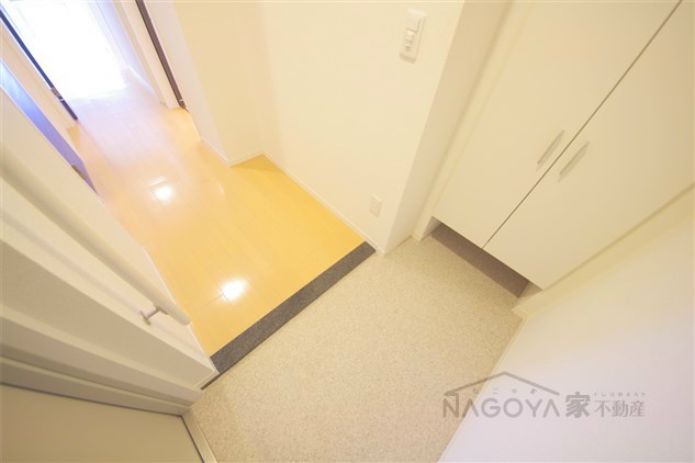 グランシャリオ栄 玄関