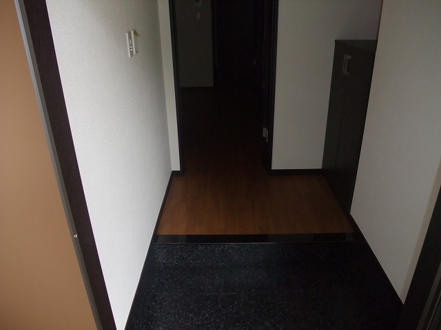 コンフォール菟道 玄関