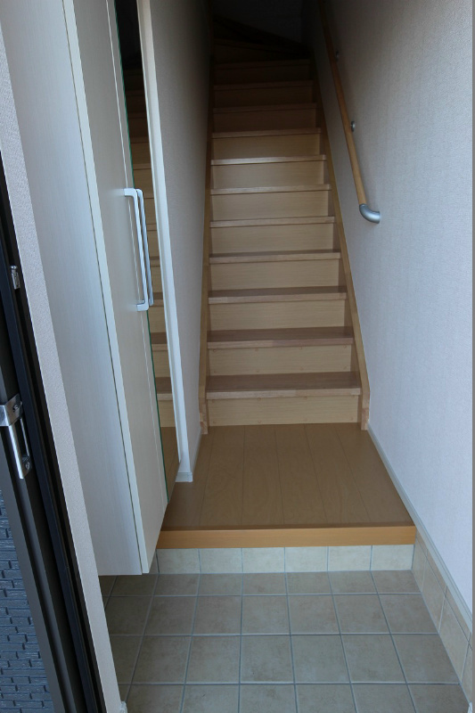 ポルタコスタ B棟 玄関