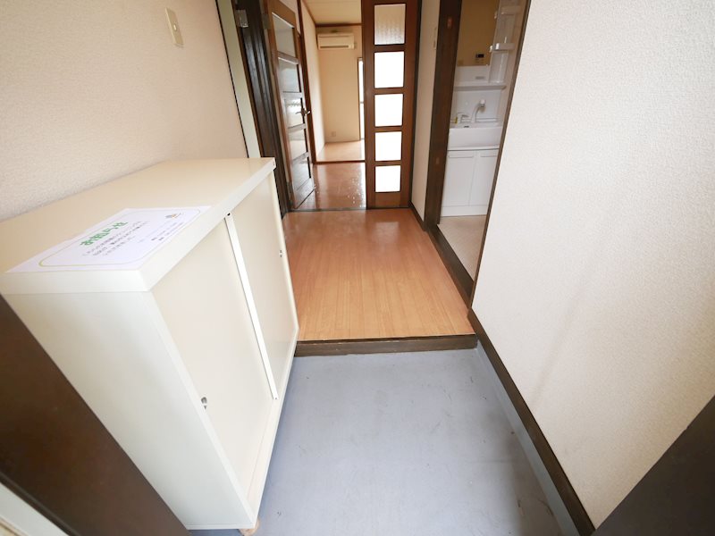 カーサヴェルサーレ 玄関