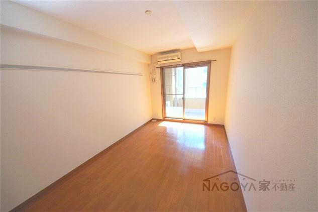 プレサンス栄メディパーク リビング