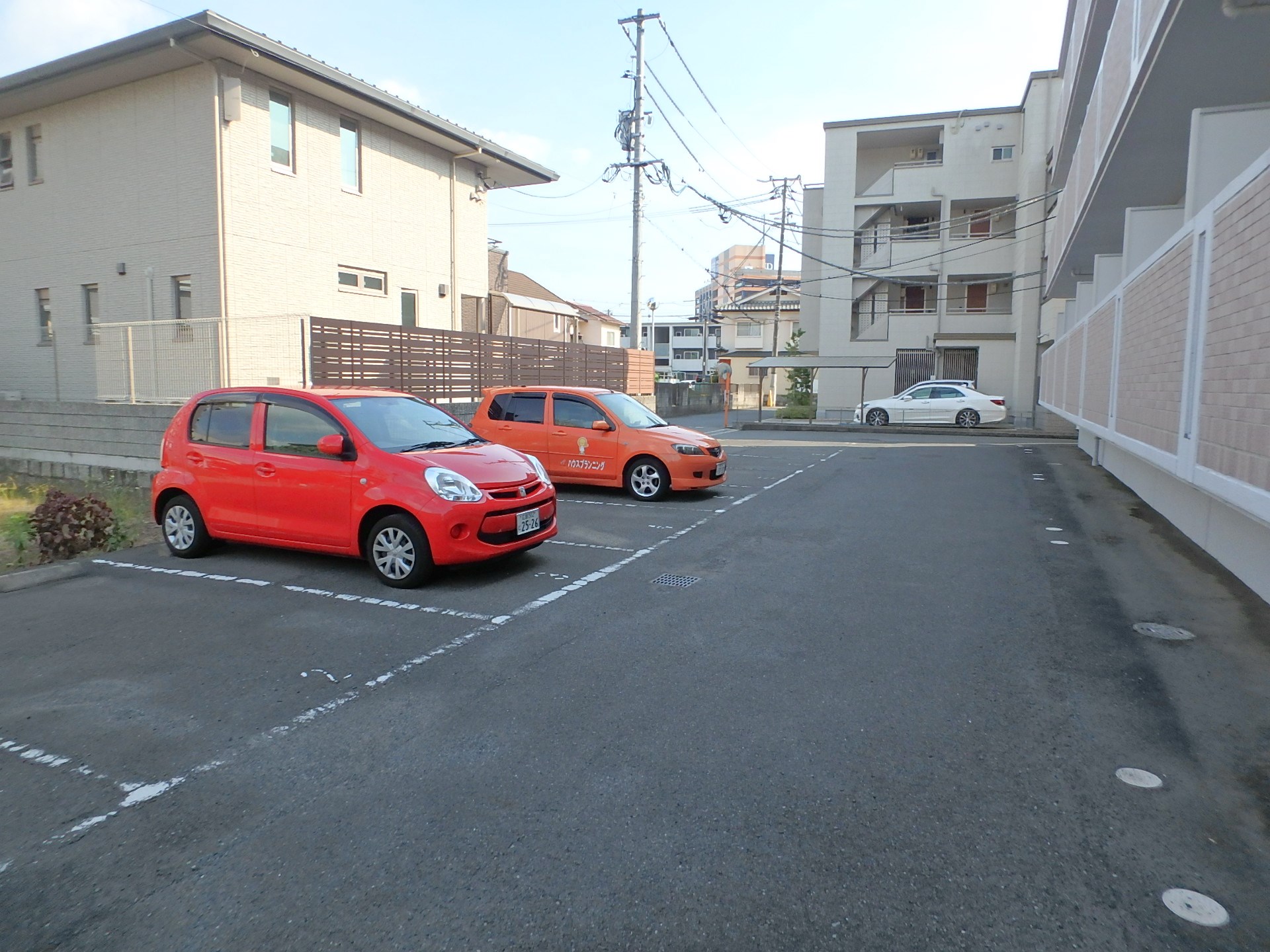 ウィル緑井 駐車場