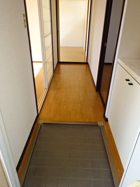 サンビレッジ三本柳Ｂ棟 玄関