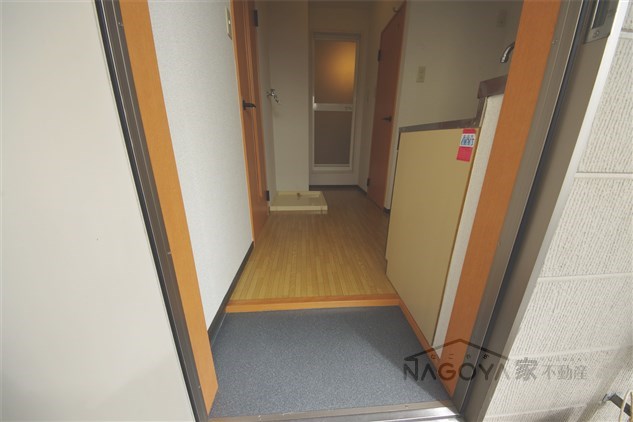 ハイツ春岡AIKA 玄関