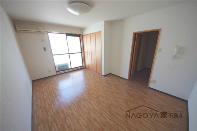 ハイツ春岡AIKA リビング