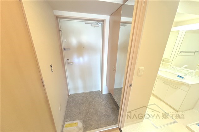 Gramercy Shirakawa Koen 玄関