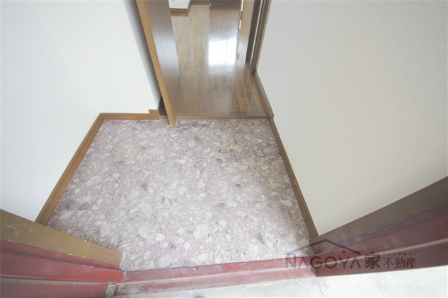 ラッフル徳川 玄関