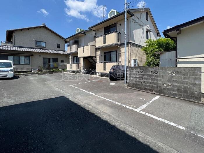 クローバーハイツ 駐車場