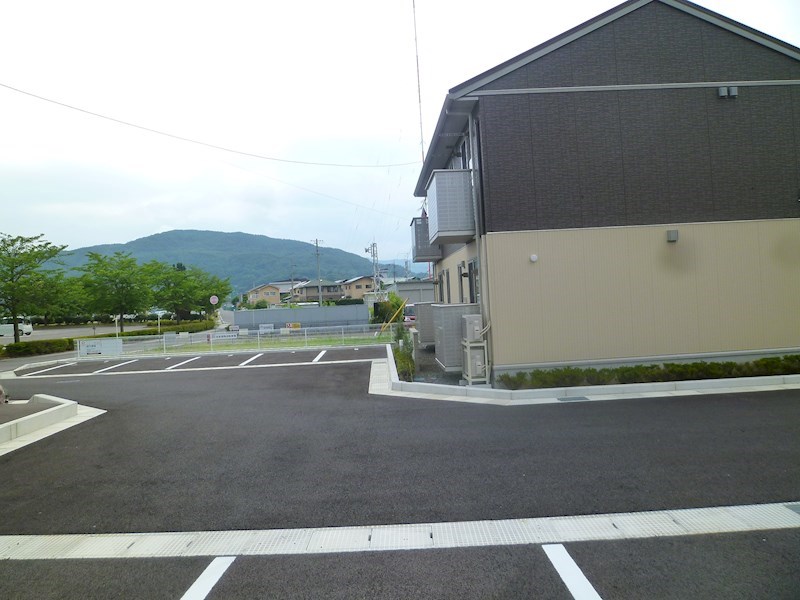 GLANZ E 駐車場