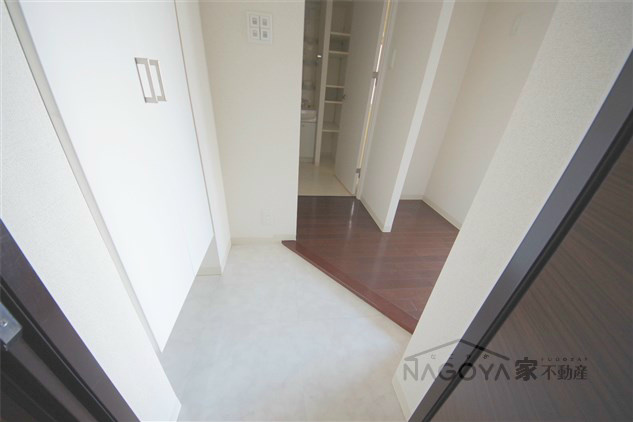 エスティメゾン東別院 玄関