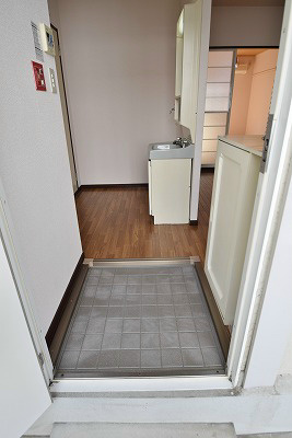 ラフィネ北白川　B棟  玄関