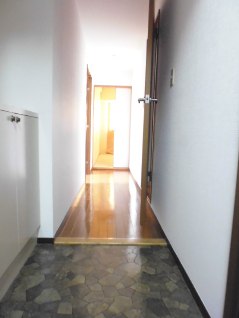 ベルカーサ生麦 玄関