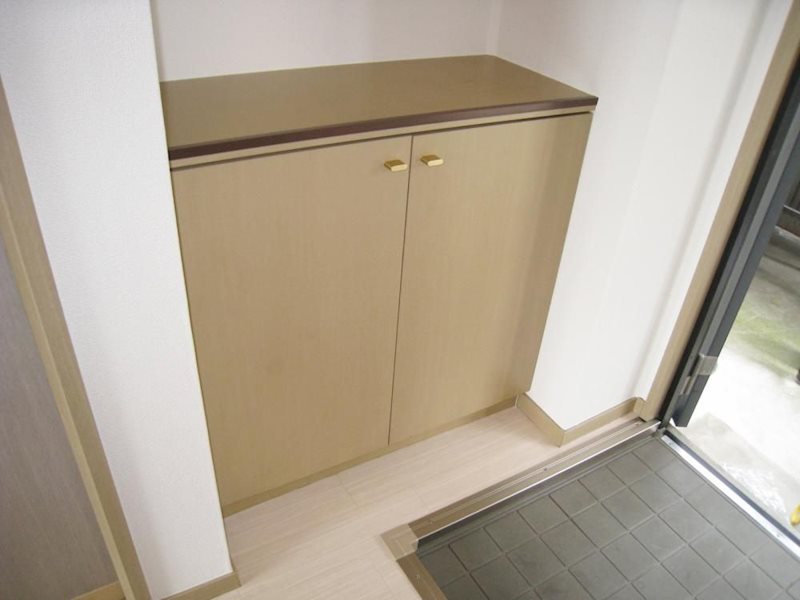 ロイヤルハイツB 玄関