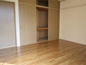 ロイヤルハイツB ベッドルーム