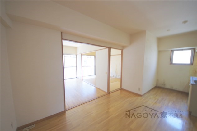 リバーエイト広路 リビング