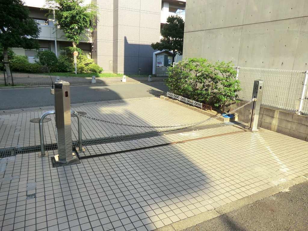 インペリアル明日香 駐車場