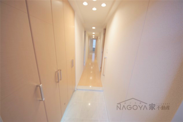 レジディア泉 玄関