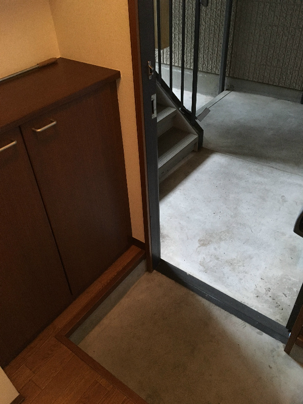 クレール中里 玄関