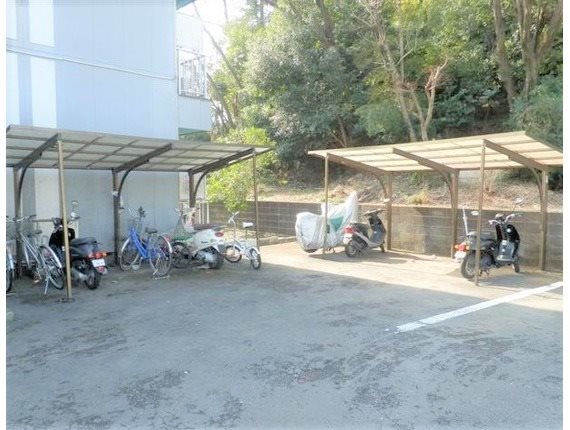 グランドール鶴川 駐車場