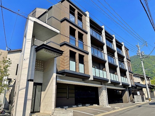 GRAND GLACE(グラングレイス) 301号室 外観