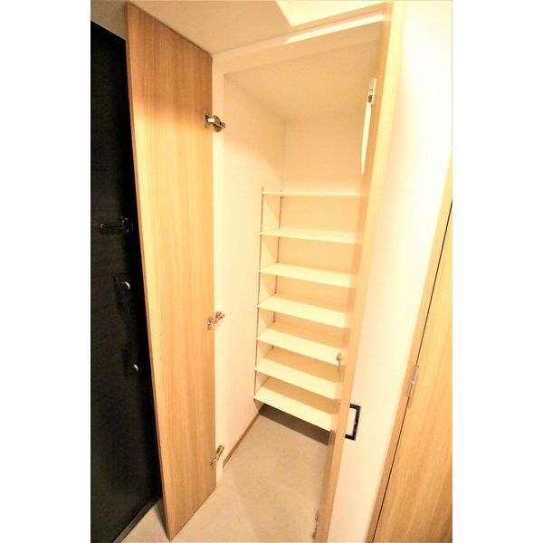 エルスタンザ名駅西 玄関