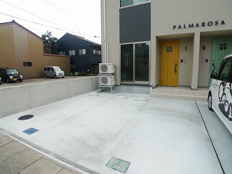 パルマローザ 駐車場