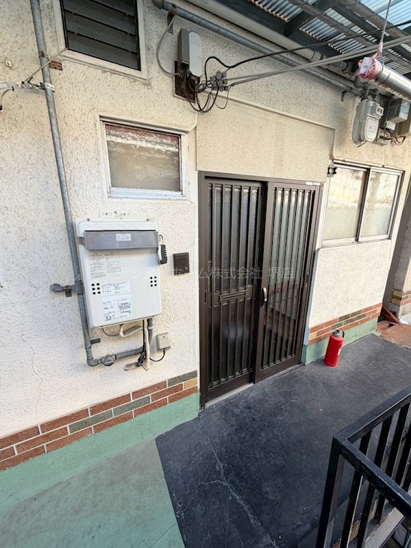 コーポラル三宝 玄関