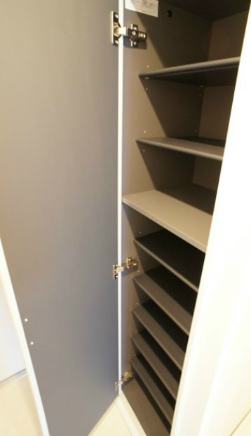 リブリ・オブリガーダ 玄関