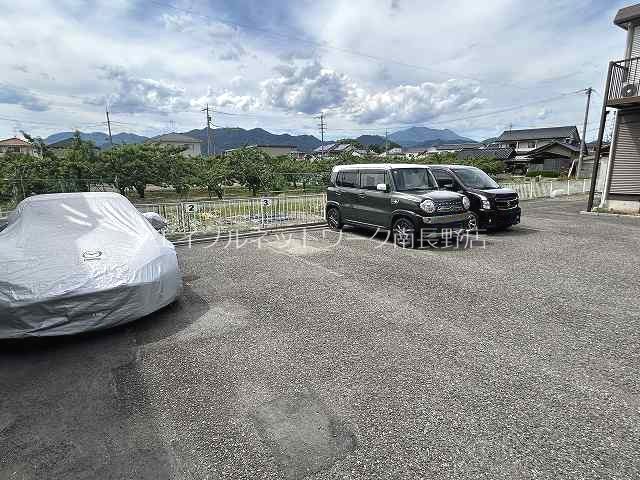 シティハイムくらたB棟 駐車場