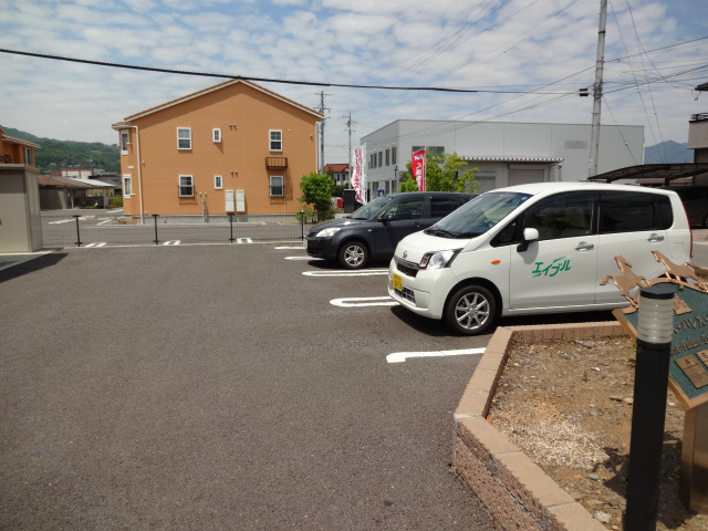 ローズ・パレス・ツバサB棟 駐車場