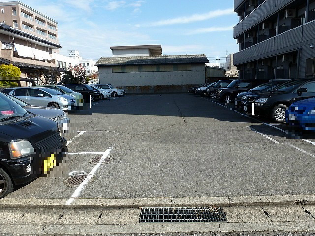 ウィンベル東館 駐車場