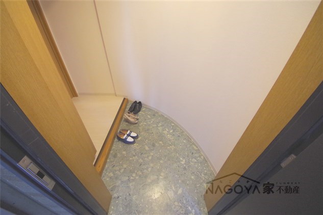 フローラル千種 玄関